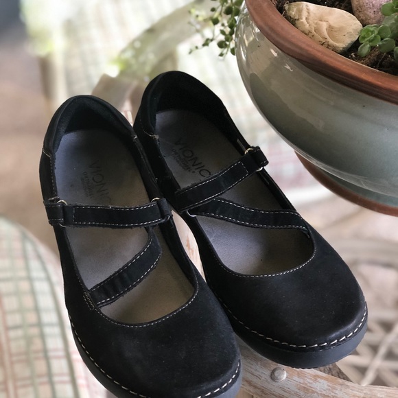 Vionic Shoes - Picture 6 of 9